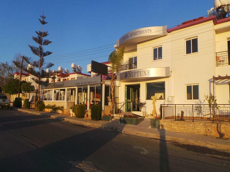 Neptune Hotel Apartments Paphos Coral Bay Exteriör bild